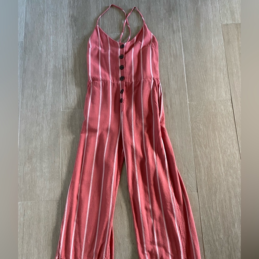 Gap Romper, functional front buttons with adjustable straps